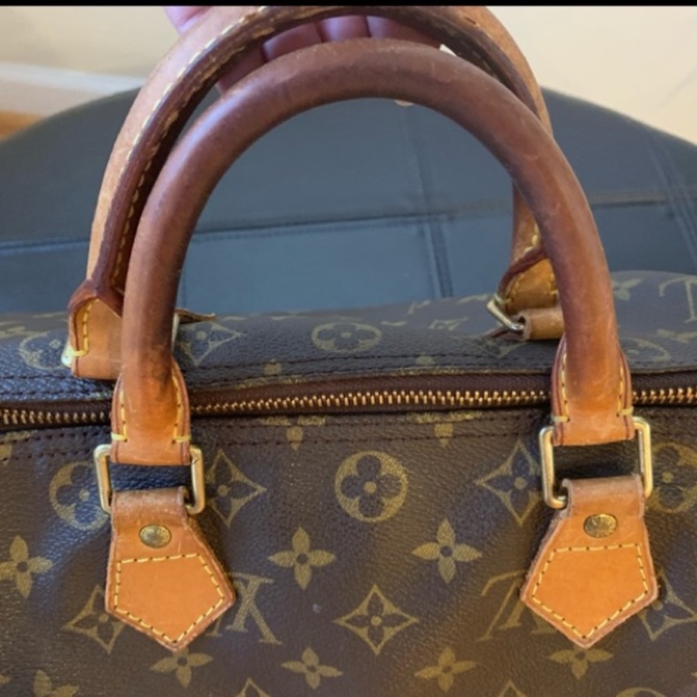 Louis Vuitton Monogram Canvas Speedy Handbag in Brown and Tan - Picture 3 of 9